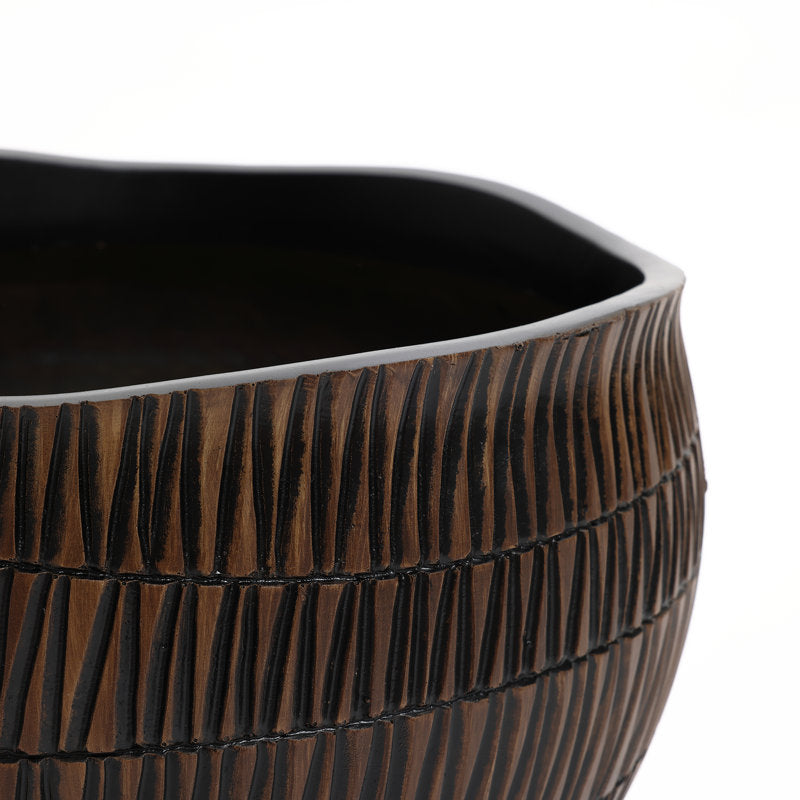 Brown V-Pattern Polyresin Round